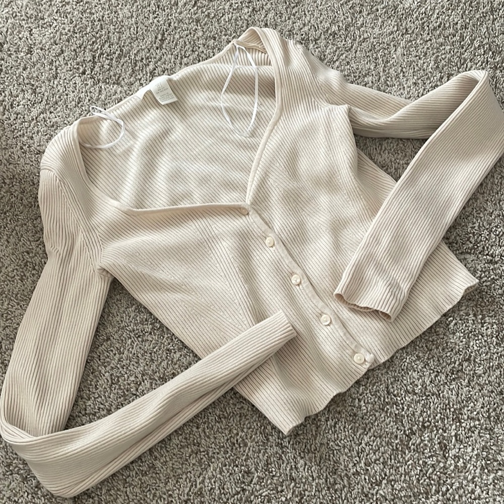 H&M cream top